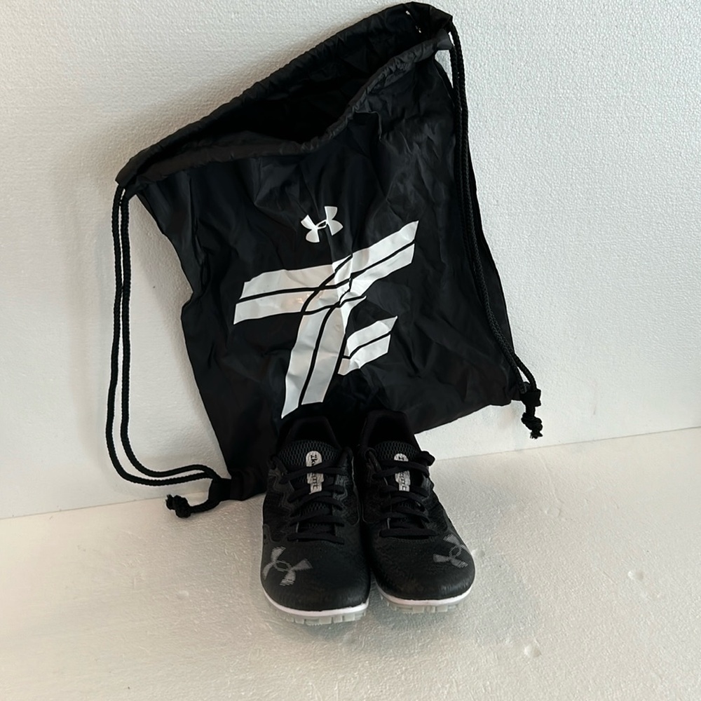 New Unisex Under Armour Kick Sprint 4 Track Spikes sz M12/W13.5 w/bag